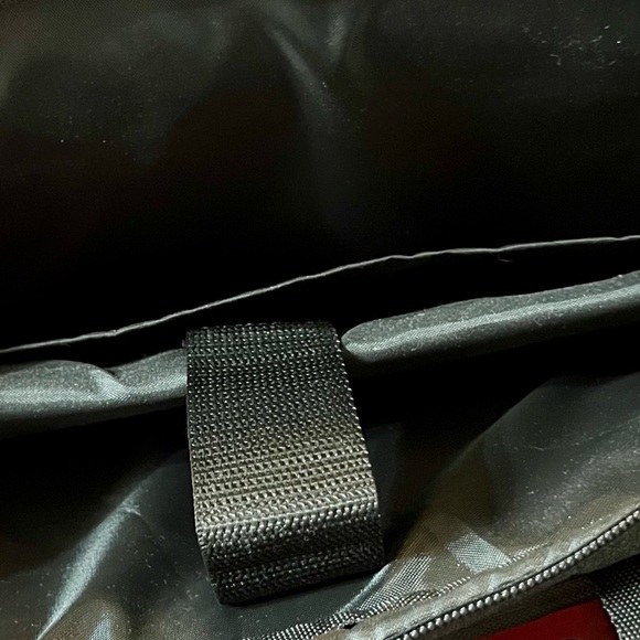NWT black laptop carrying case with shoulder strap - Picture 6 of 6